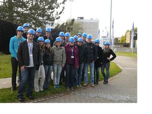 Die Jusos Heilbronn vor dem AKW Obrigheim