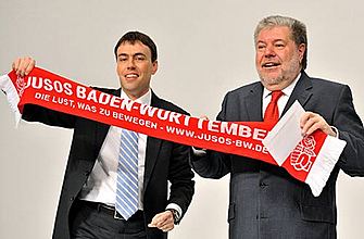 Nils Schmid und Kurt Beck mit dem offiziellen Juso Wahlkampf-Schal